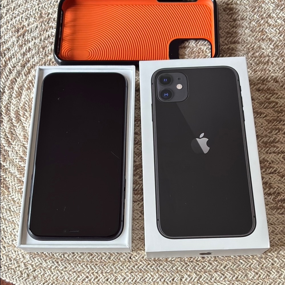 Apple iPhone 11 - Black used great condition 64 gb